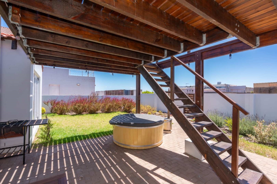 3 Bedroom Property for Sale in Middedorp Western Cape